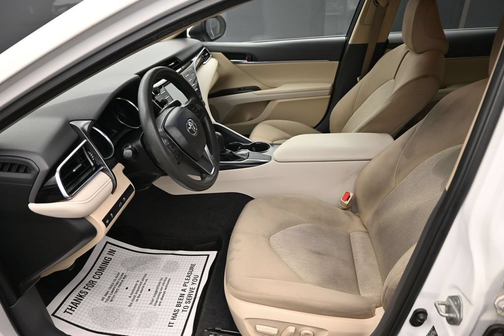 Used 2018 Toyota Camry LE FWD image 11