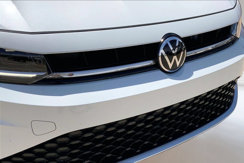 Certified 2025 Volkswagen Jetta SE w/ Sunroof Package FWD image 27