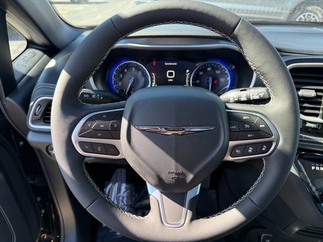 New 2026 Chrysler Pacifica Select image 17
