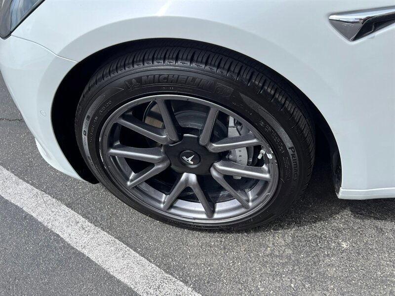 Used 2018 Tesla Model 3 Mid Range RWD image 14