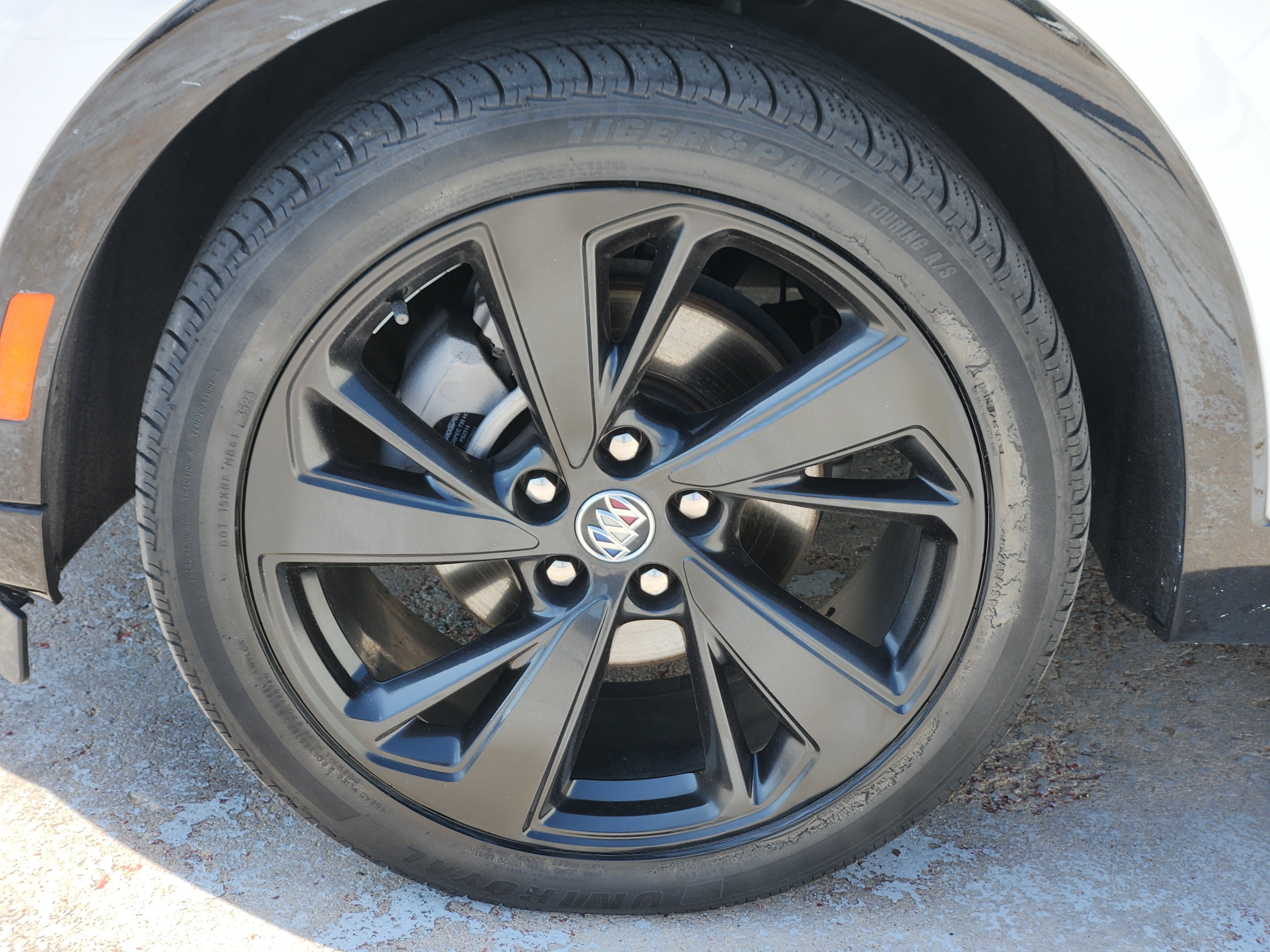 Used 2023 Buick Envision Essence w/ Sport Touring Package FWD image 15