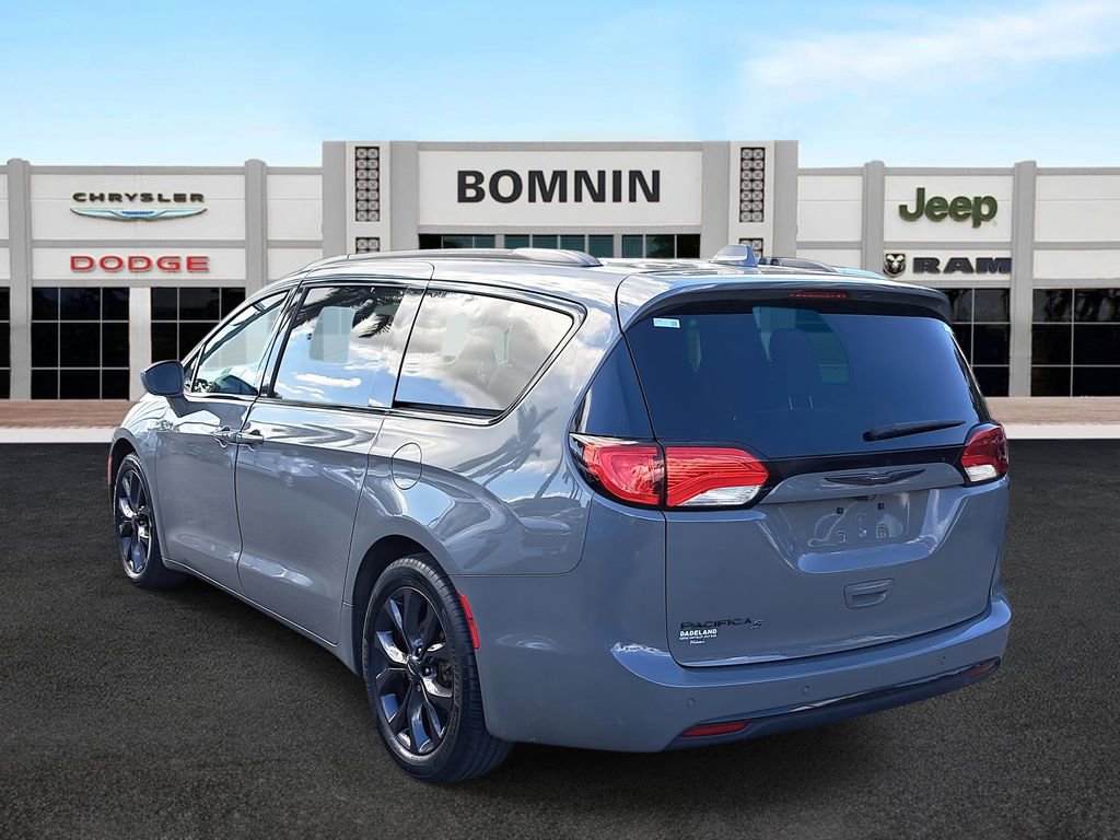 Used 2020 Chrysler Pacifica Touring-L w/ S Appearance Package image 4