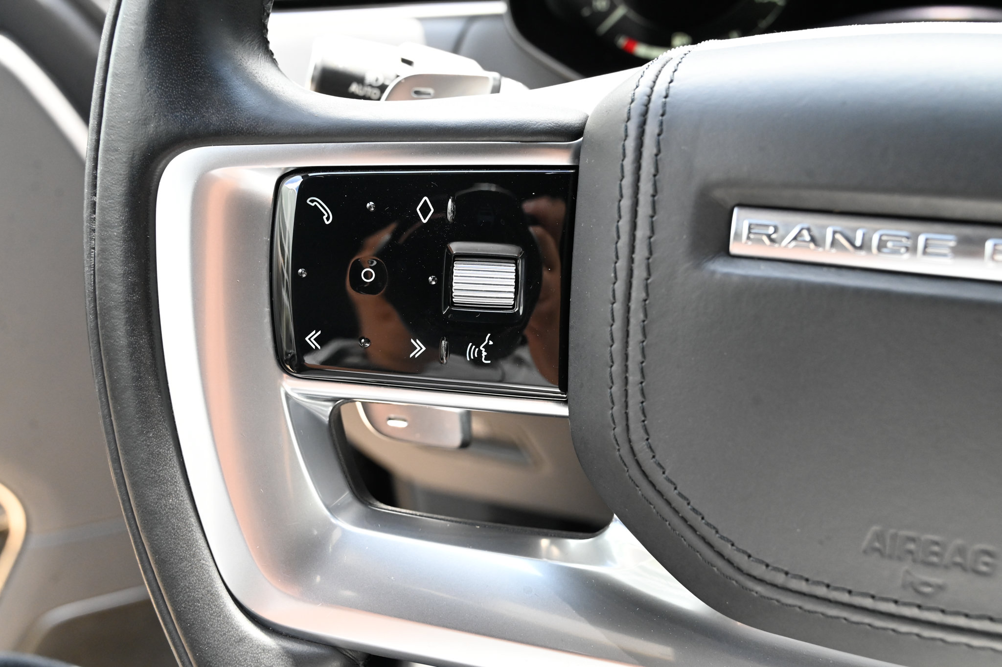 Used 2023 Land Rover Range Rover SV AWD/4WD image 23