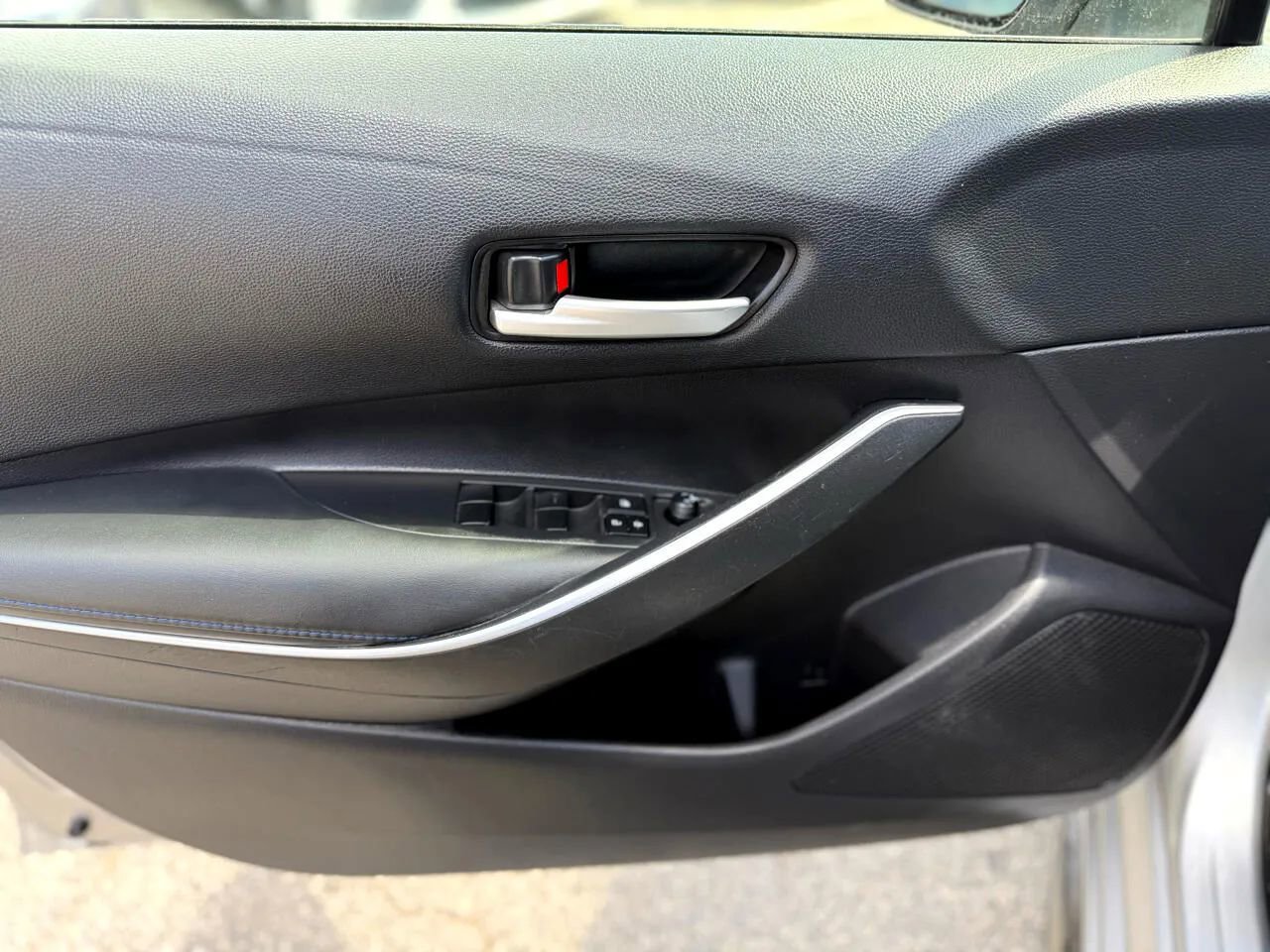 Used 2022 Toyota Corolla SE w/ SE Premium Package image 22