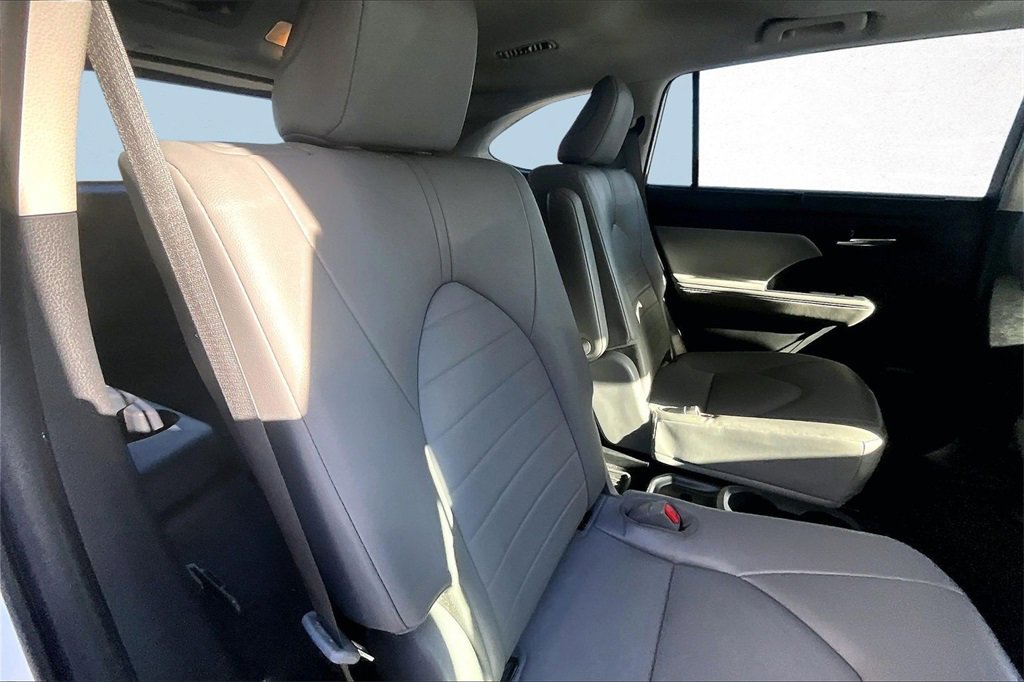 Certified 2022 Toyota Highlander XLE image 26