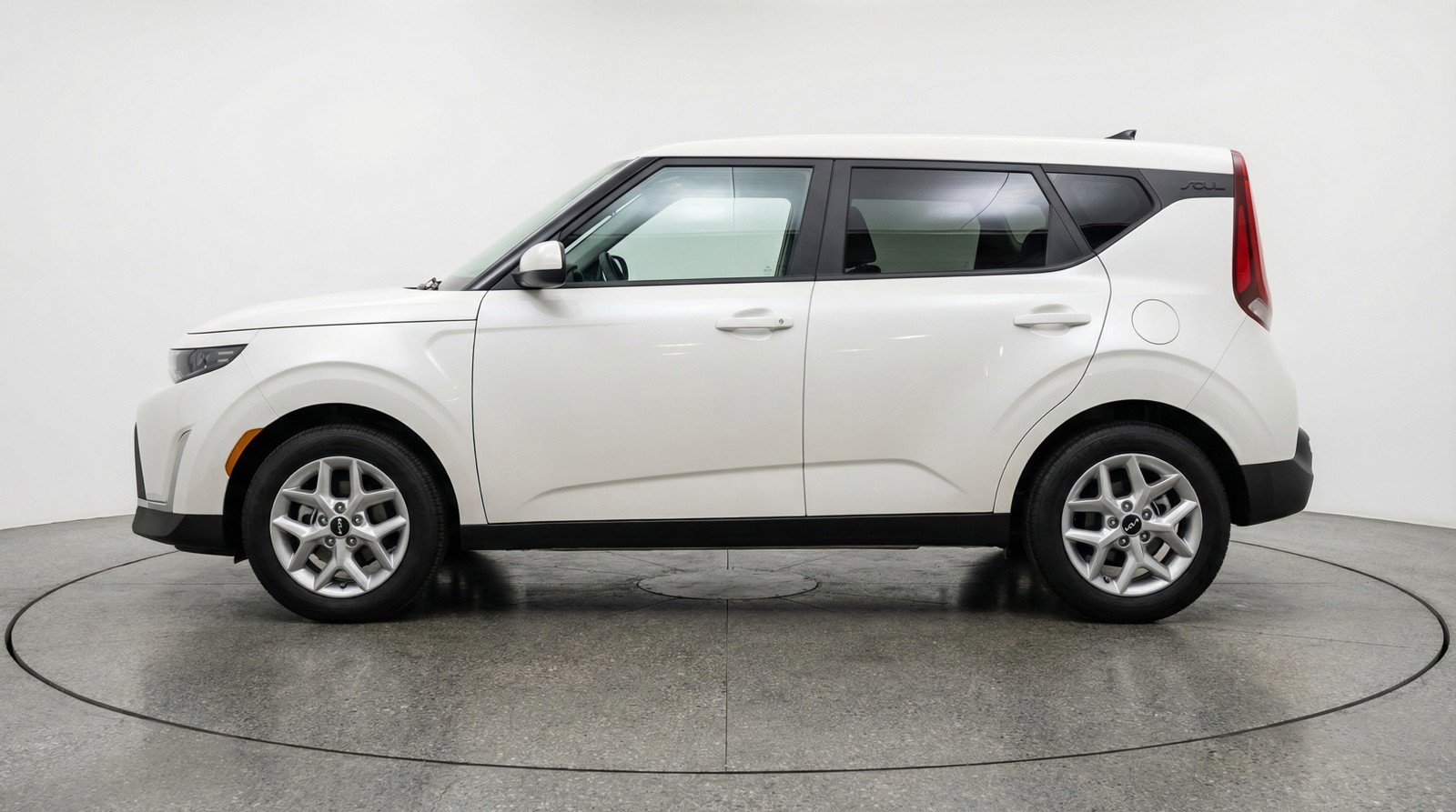 Used 2025 Kia Soul LX w/ LX Technology Package image 5