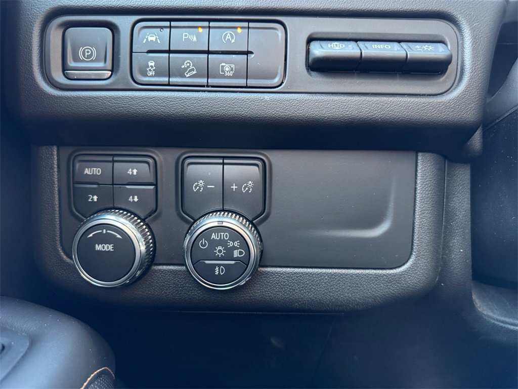 Used 2023 GMC Yukon AT4 w/ AT4 Premium Package image 23