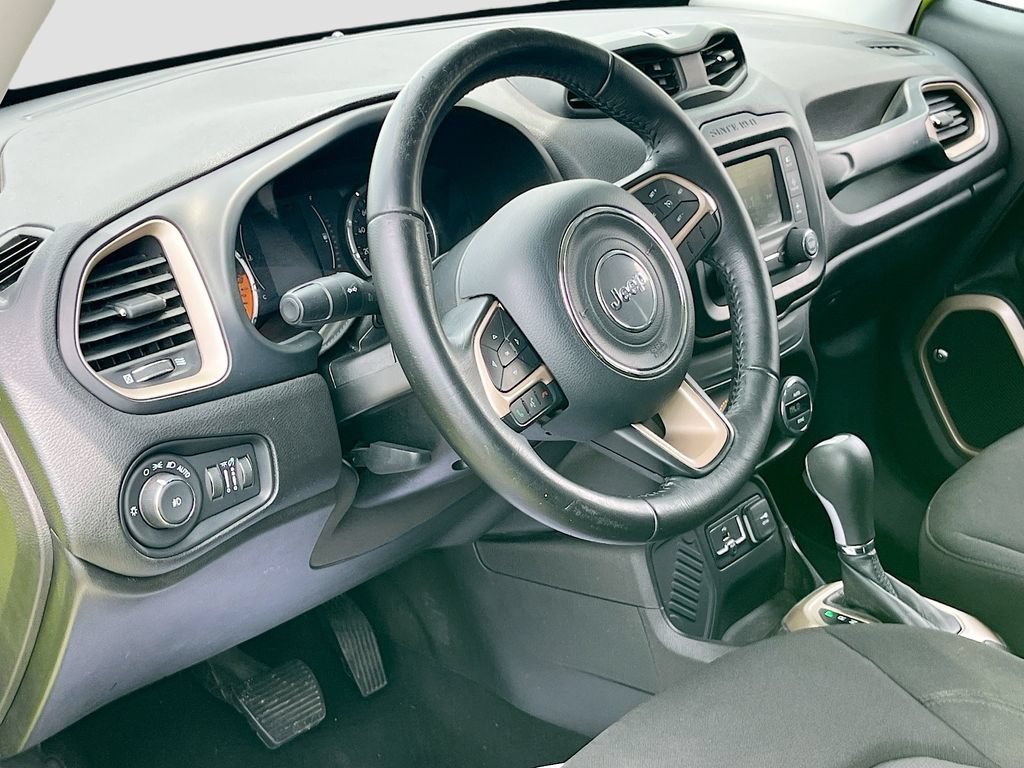 Certified 2017 Jeep Renegade Latitude w/ Popular Equipment Group FWD image 9