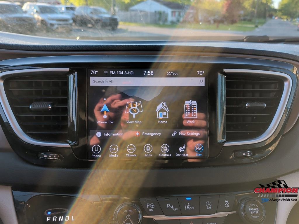 Used 2018 Chrysler Pacifica Touring-L Plus w/ Advanced Safetytec Group FWD image 18