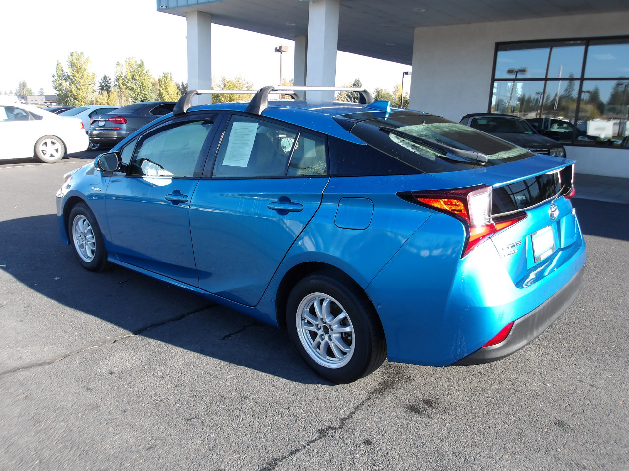 Used 2020 Toyota Prius XLE image 3