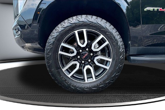 Used 2025 GMC Yukon XL AT4 AWD/4WD image 34