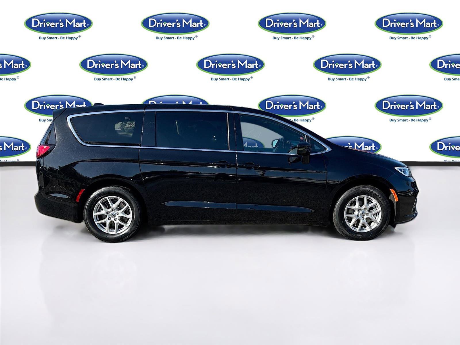 Used 2025 Chrysler Pacifica Select FWD image 8