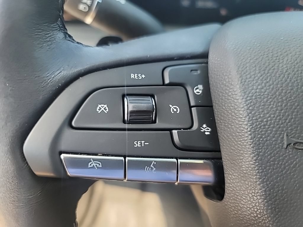 Used 2024 Cadillac XT4 Premium Luxury w/ Technology Package FWD image 21