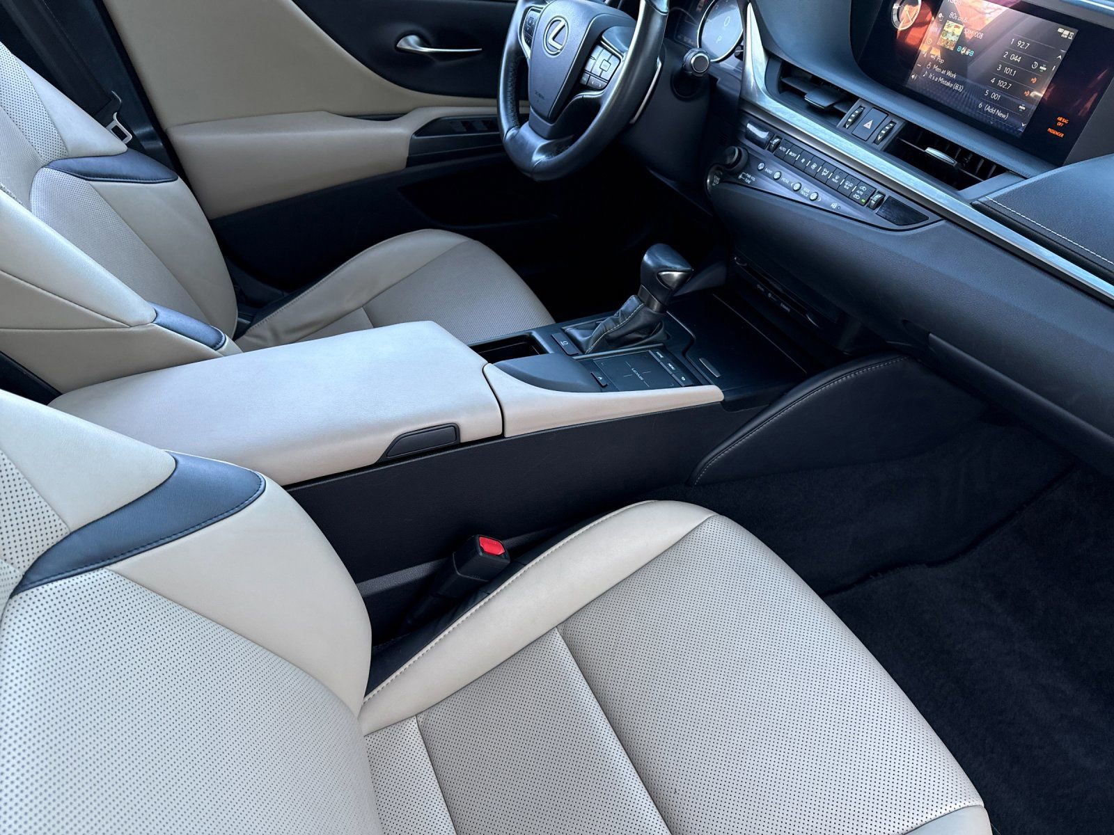 Used 2019 Lexus ES 350 w/ Accessory Package FWD image 16