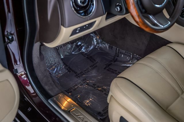 Used 2016 Jaguar XJ R-Sport RWD image 20