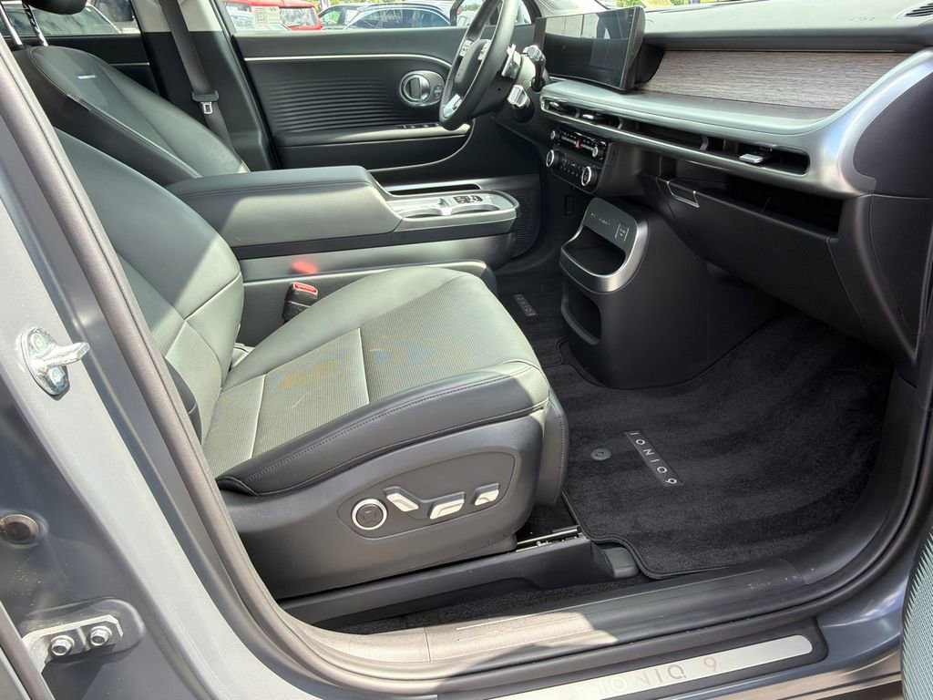 Used 2026 Hyundai Ioniq 9 Limited AWD/4WD image 13