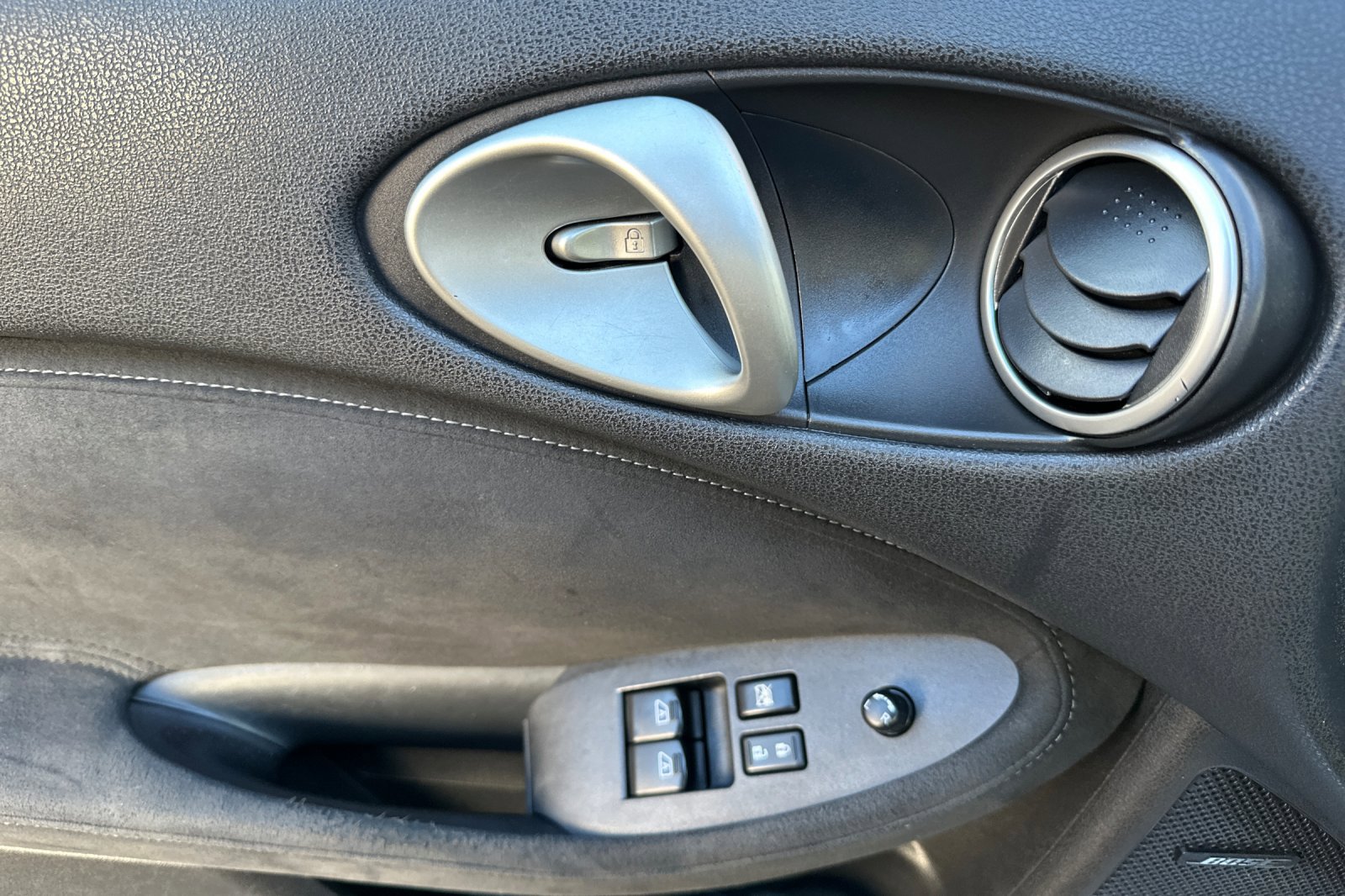 Used 2014 Nissan 370Z Touring w/ Sport Package image 11