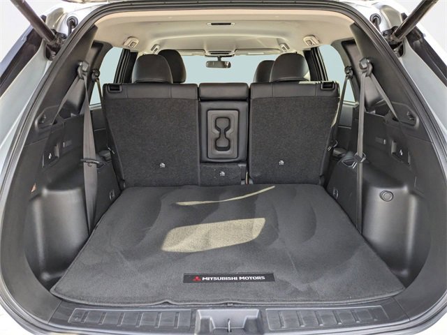 Used 2023 Mitsubishi Outlander SE image 12