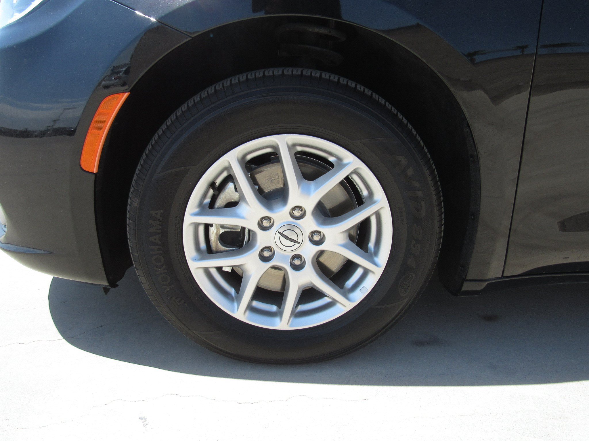 Used 2025 Chrysler Pacifica Select FWD image 4