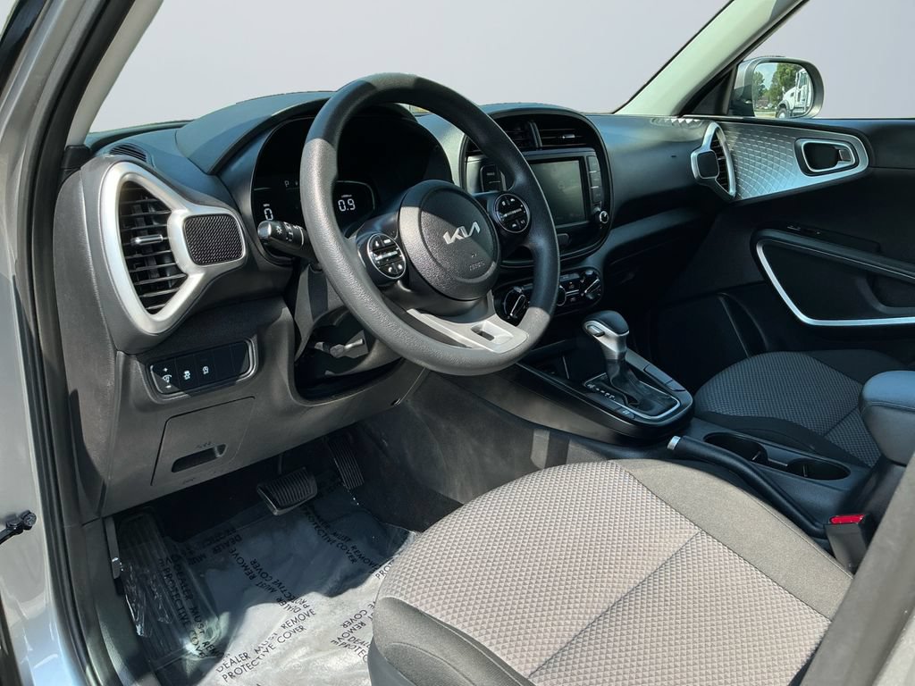Used 2024 Kia Soul LX w/ Option Group 015 FWD image 11