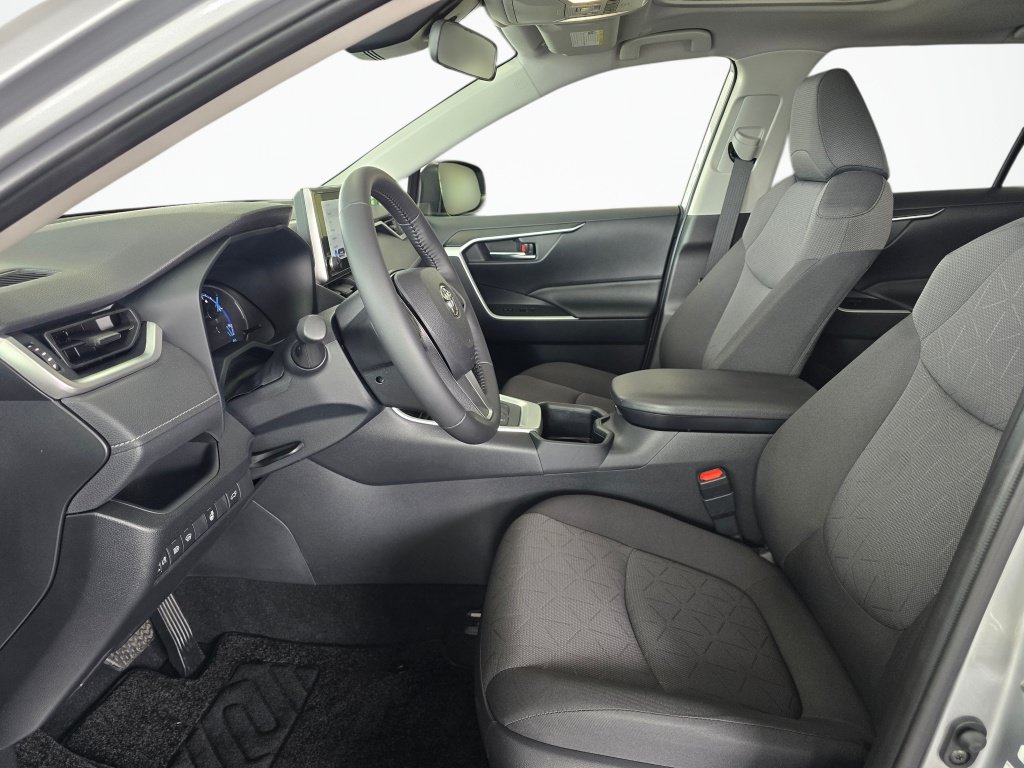 Used 2025 Toyota RAV4 XLE w/ Convenience Package AWD/4WD image 18