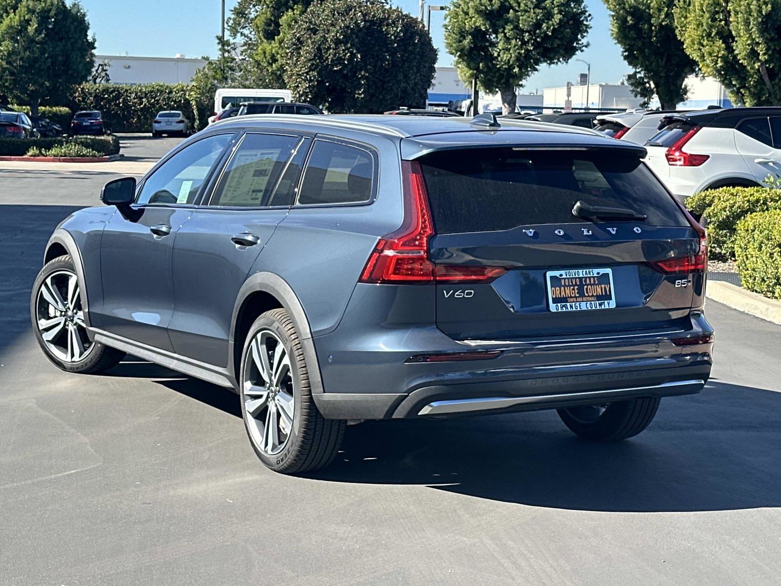 New 2026 Volvo V60 B5 Cross Country Plus w/ Climate Package AWD/4WD image 5
