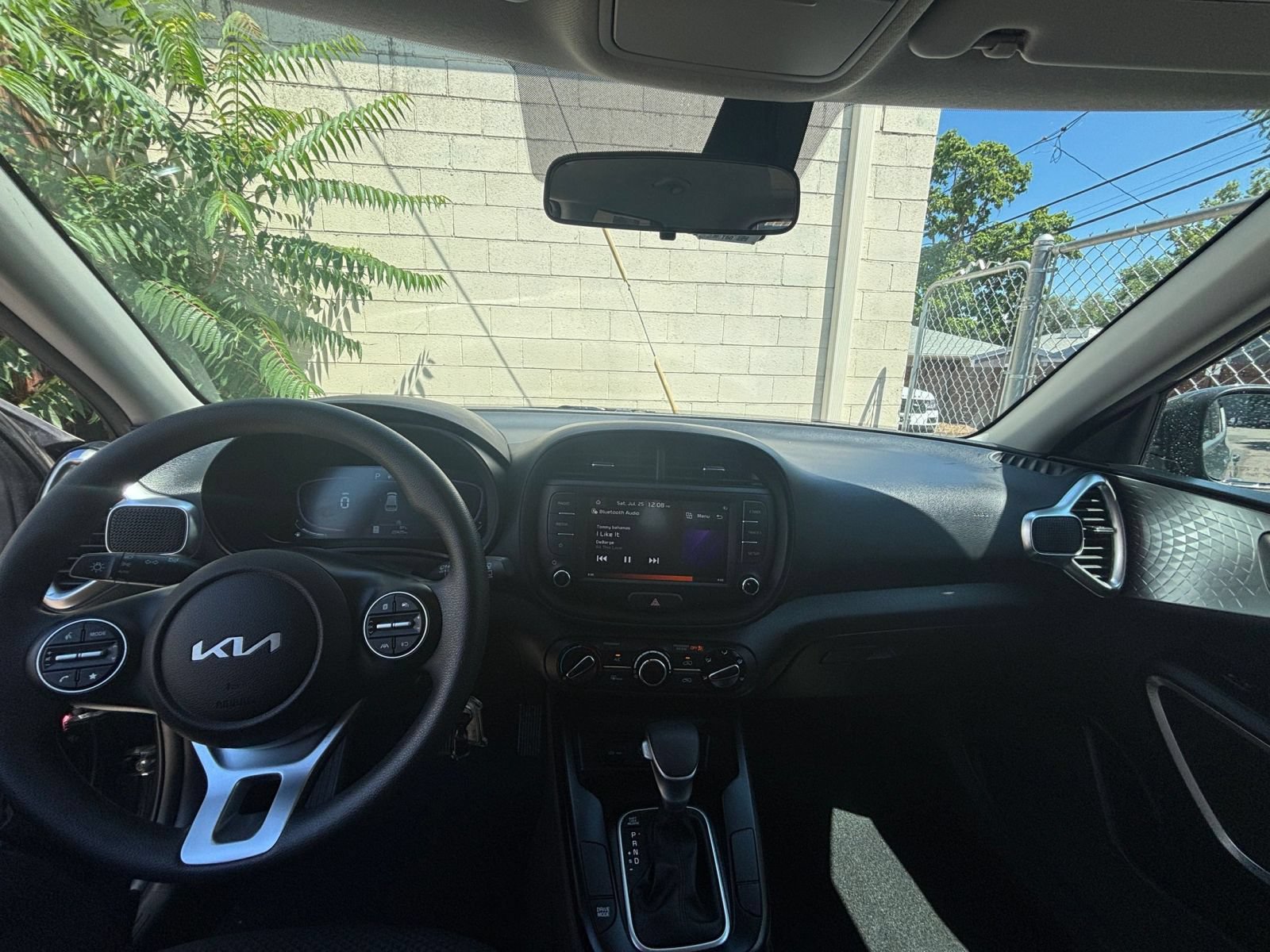 Used 2025 Kia Soul LX w/ LX Technology Package FWD image 29