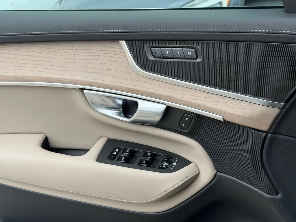 New 2026 Volvo XC90 B6 Plus w/ Protection Package Premier AWD/4WD image 31