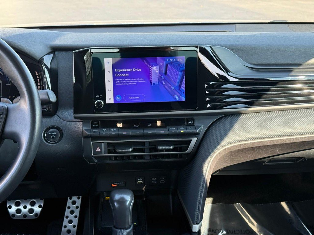 Certified 2025 Toyota Camry SE FWD image 15