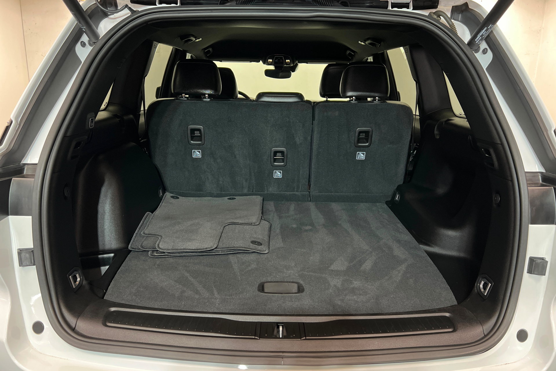 Used 2023 Jeep Grand Cherokee Altitude AWD/4WD image 23