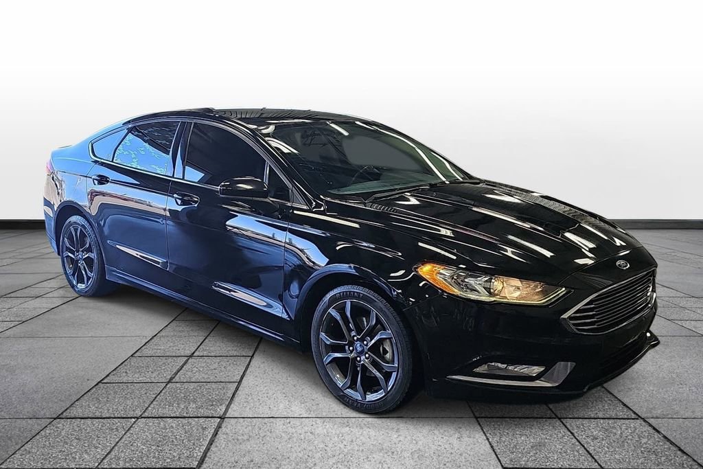 Used 2018 Ford Fusion SE w/ Equipment Group 201A image 2