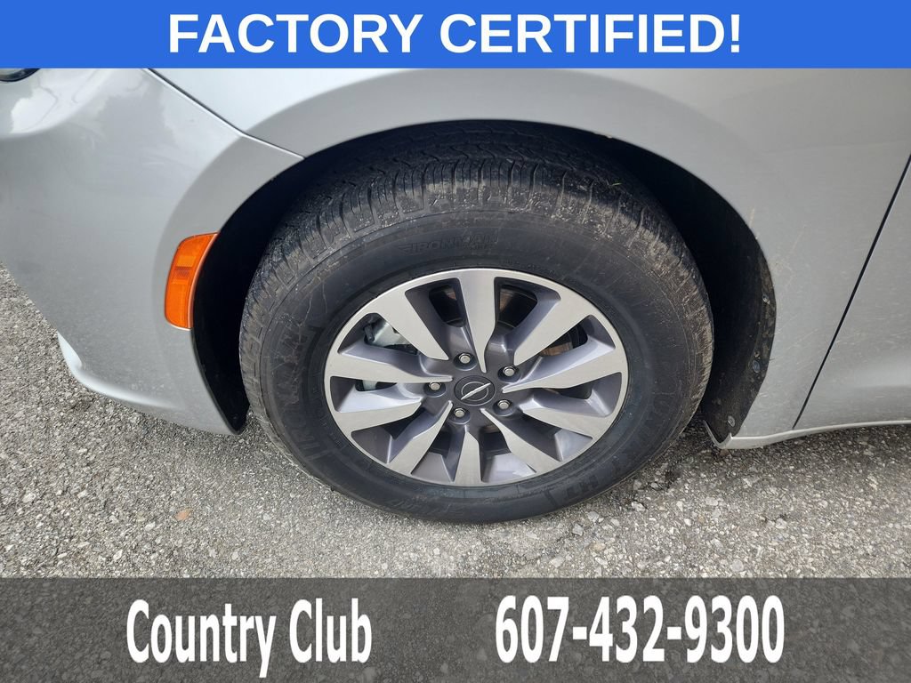 Used 2023 Chrysler Pacifica Touring-L FWD image 34