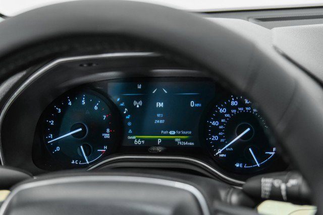 Used 2019 Toyota Avalon XLE w/ Moonroof Package image 18