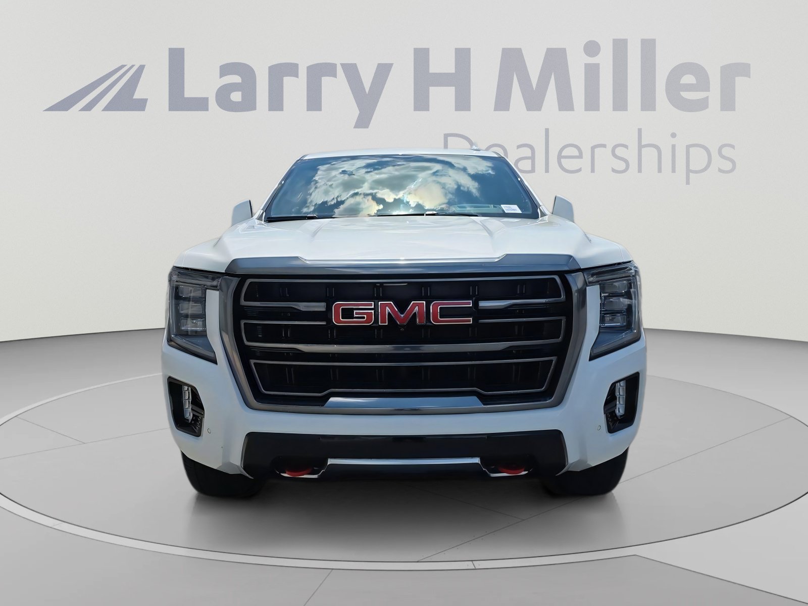 Certified 2021 GMC Yukon AT4 w/ AT4 Premium Plus Package AWD/4WD image 3