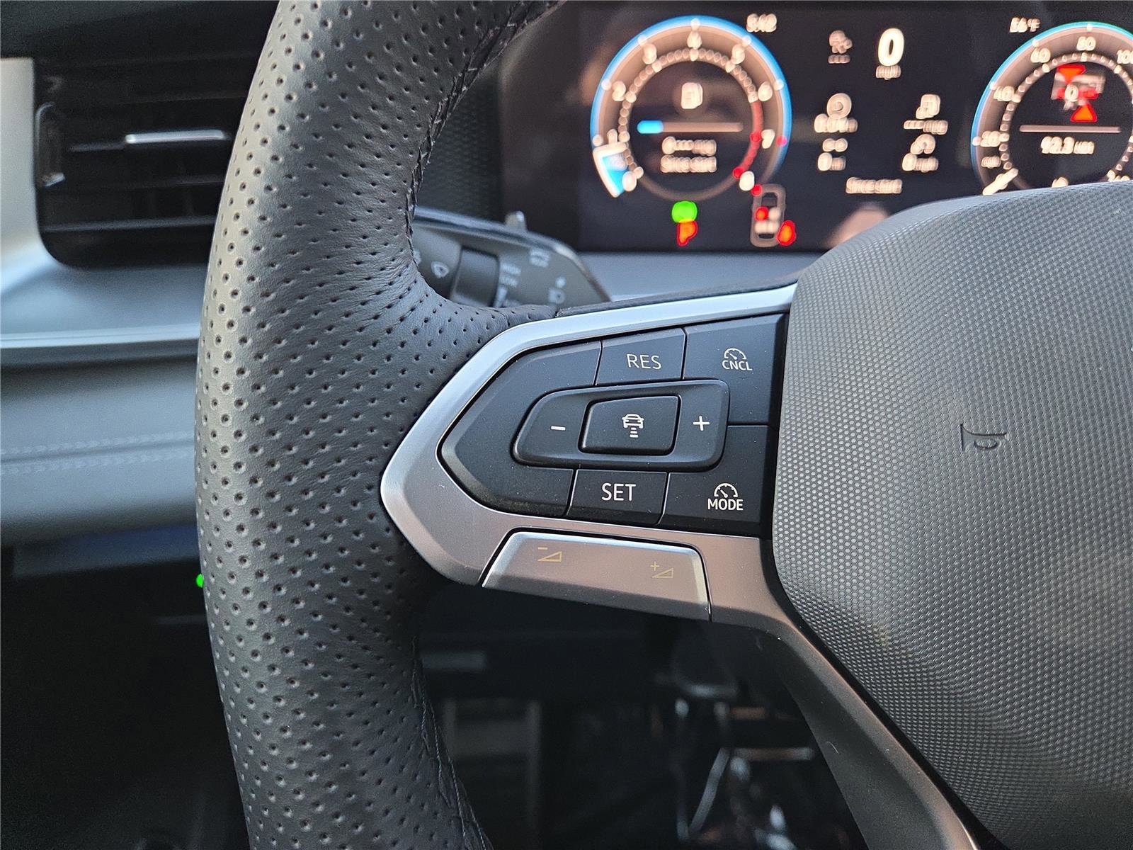 New 2026 Volkswagen Tiguan SE R-Line image 15