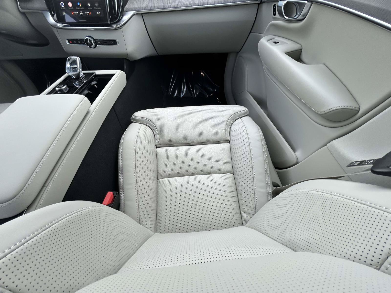 New 2026 Volvo XC90 B6 Ultra w/ Protection Package Premier AWD/4WD image 16