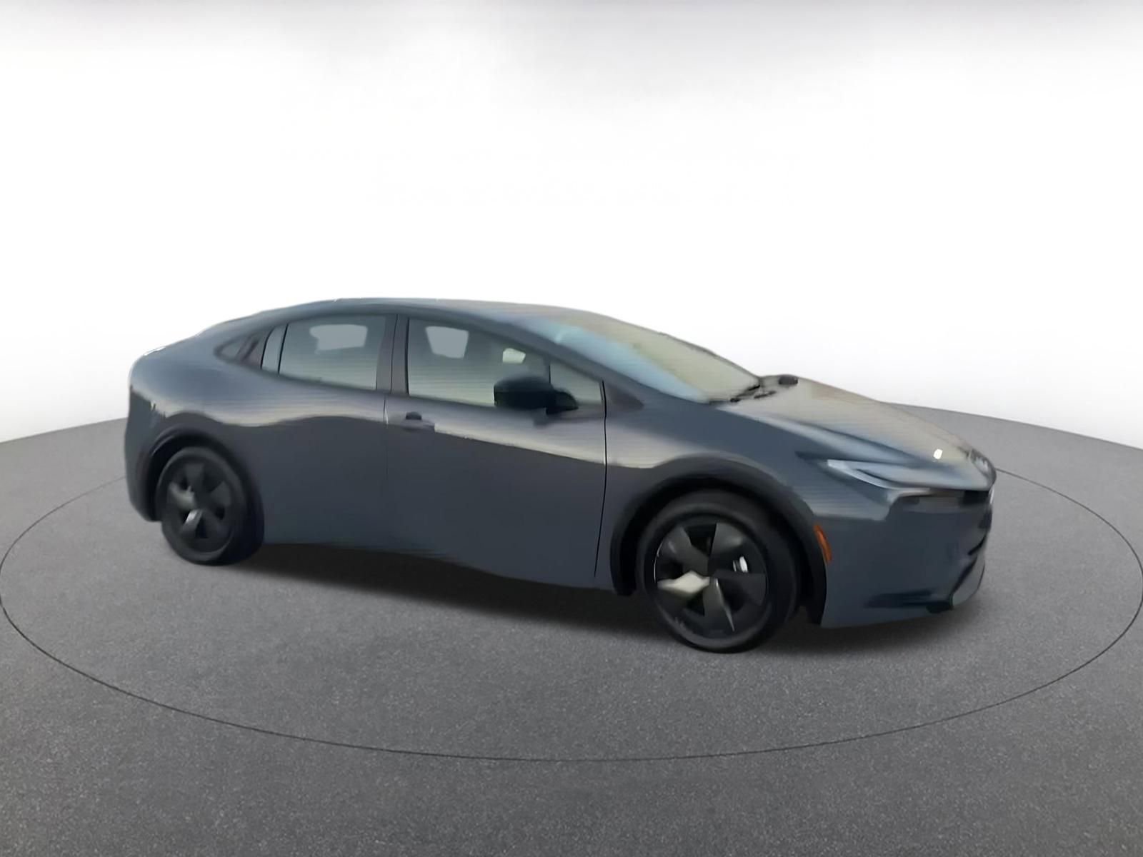 Used 2025 Toyota Prius LE video 2