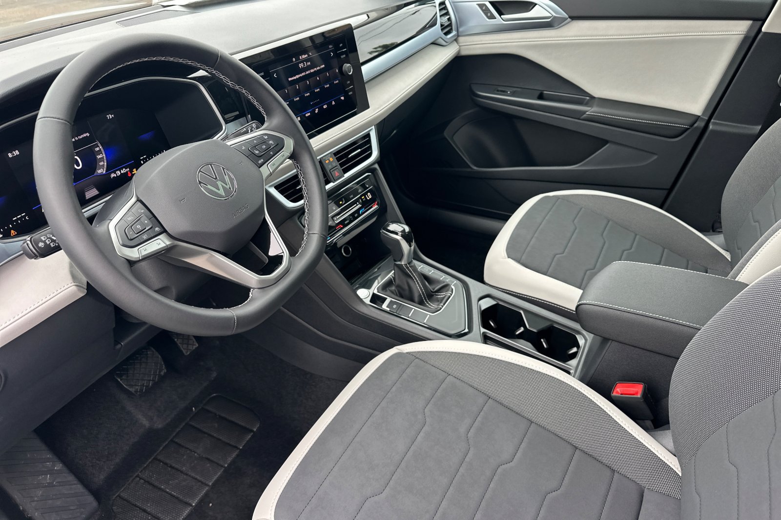 New 2026 Volkswagen Taos SE FWD image 10