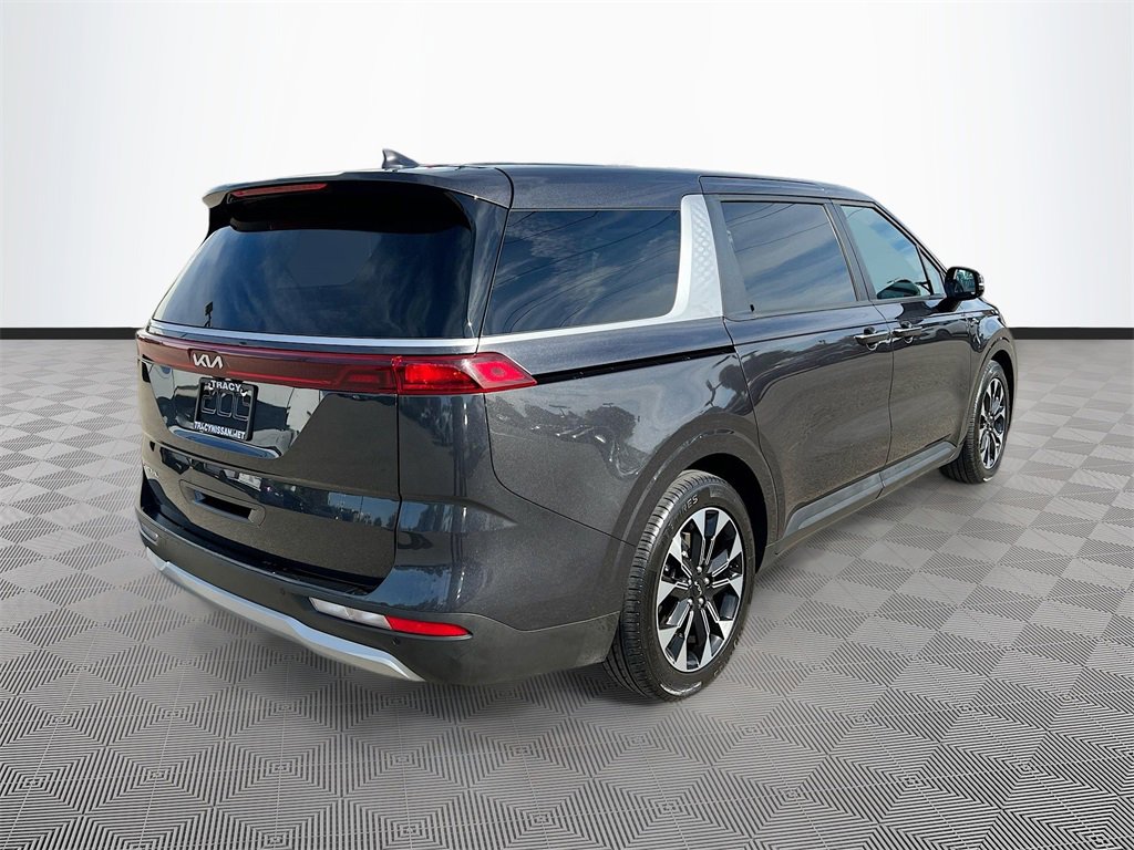Used 2024 Kia Carnival EX image 7