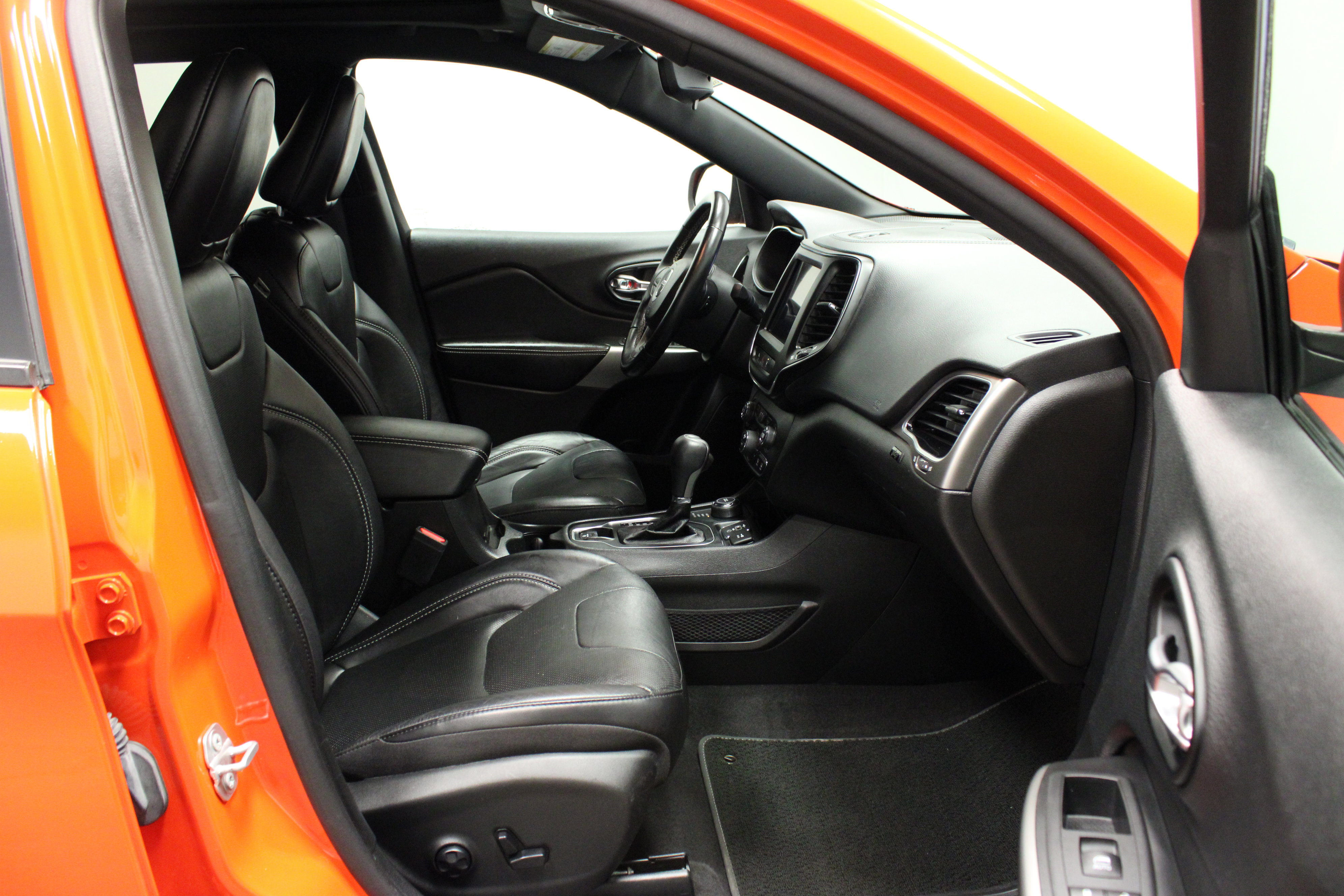 Used 2021 Jeep Cherokee Latitude Lux 80th Anniv w/ Quick Order Package 26U 80TH image 16