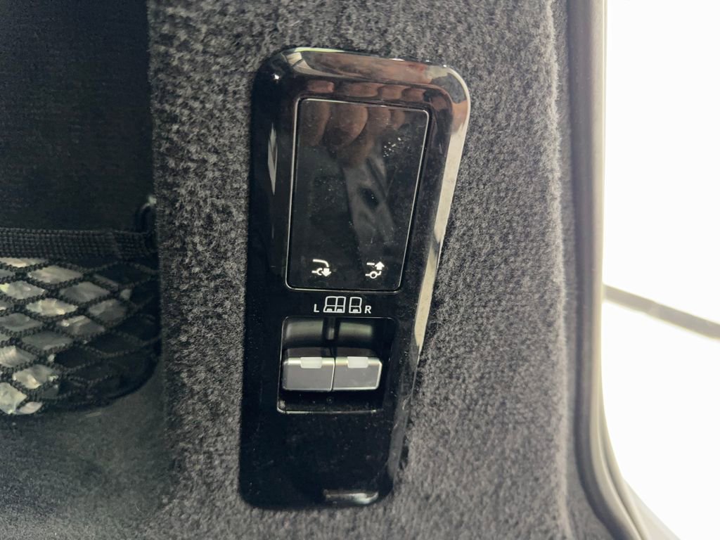 Used 2024 Land Rover Range Rover Sport SE image 78