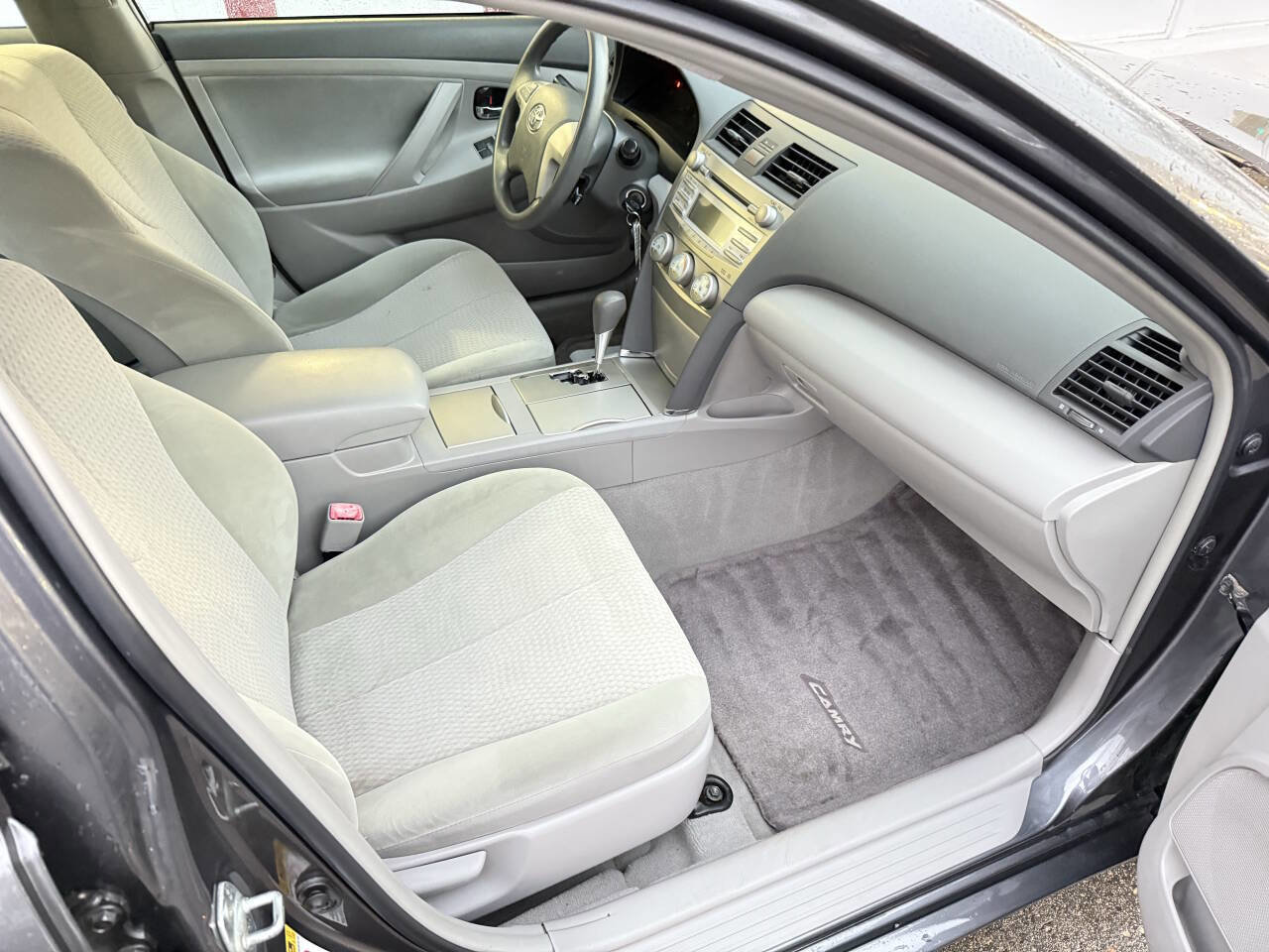 Used 2011 Toyota Camry LE w/ LE Extra-Value Pkg image 9