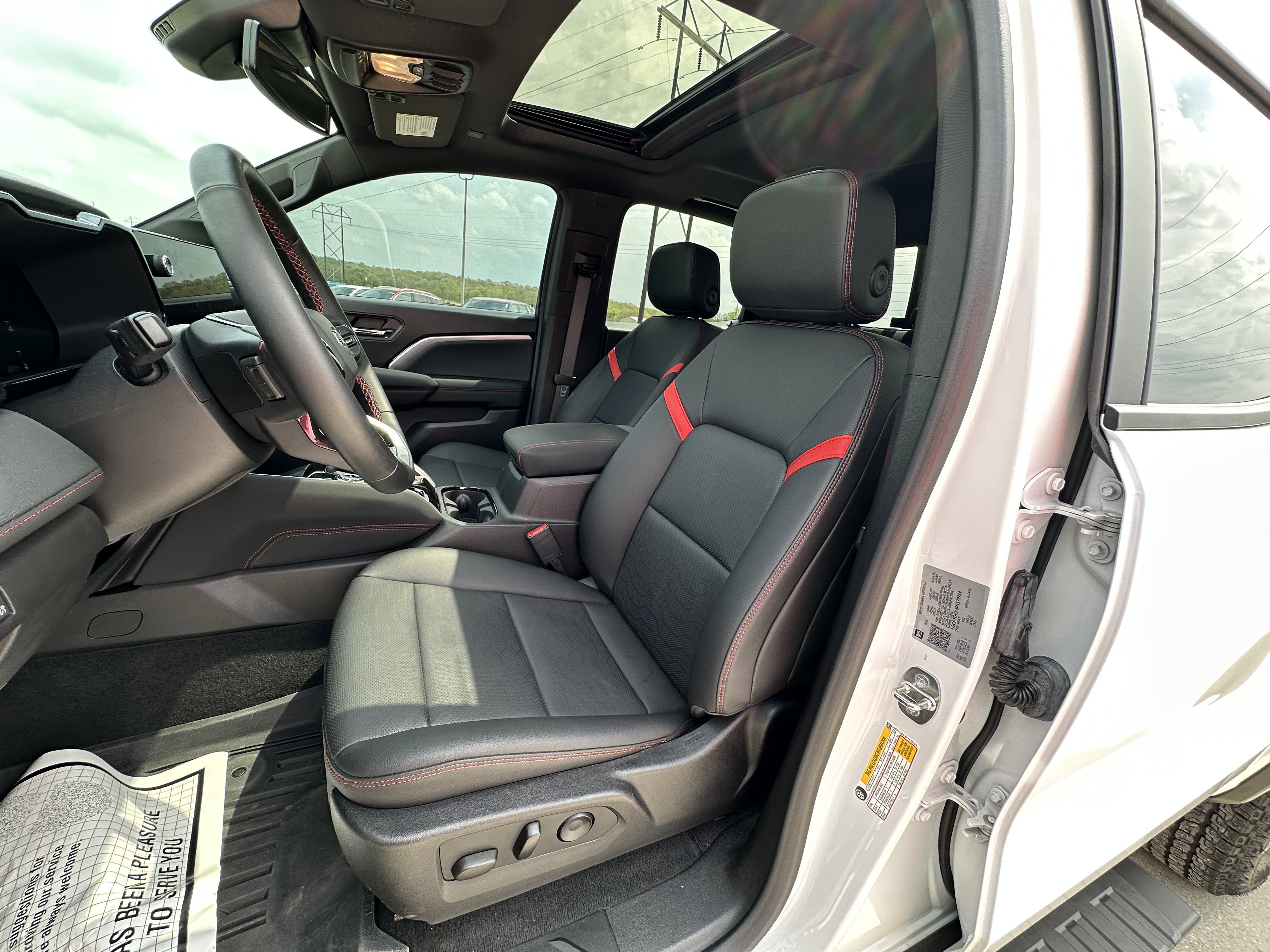 Used 2023 Chevrolet Colorado Z71 w/ Z71 Convenience Package 2 AWD/4WD image 22