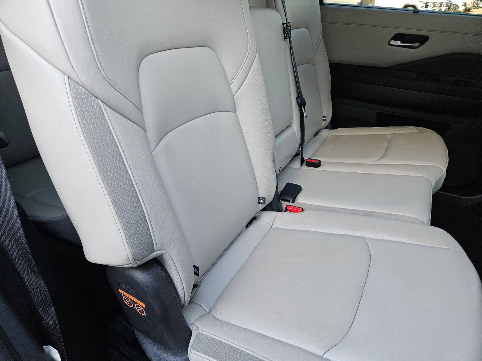 Used 2023 Nissan Pathfinder SL FWD image 31