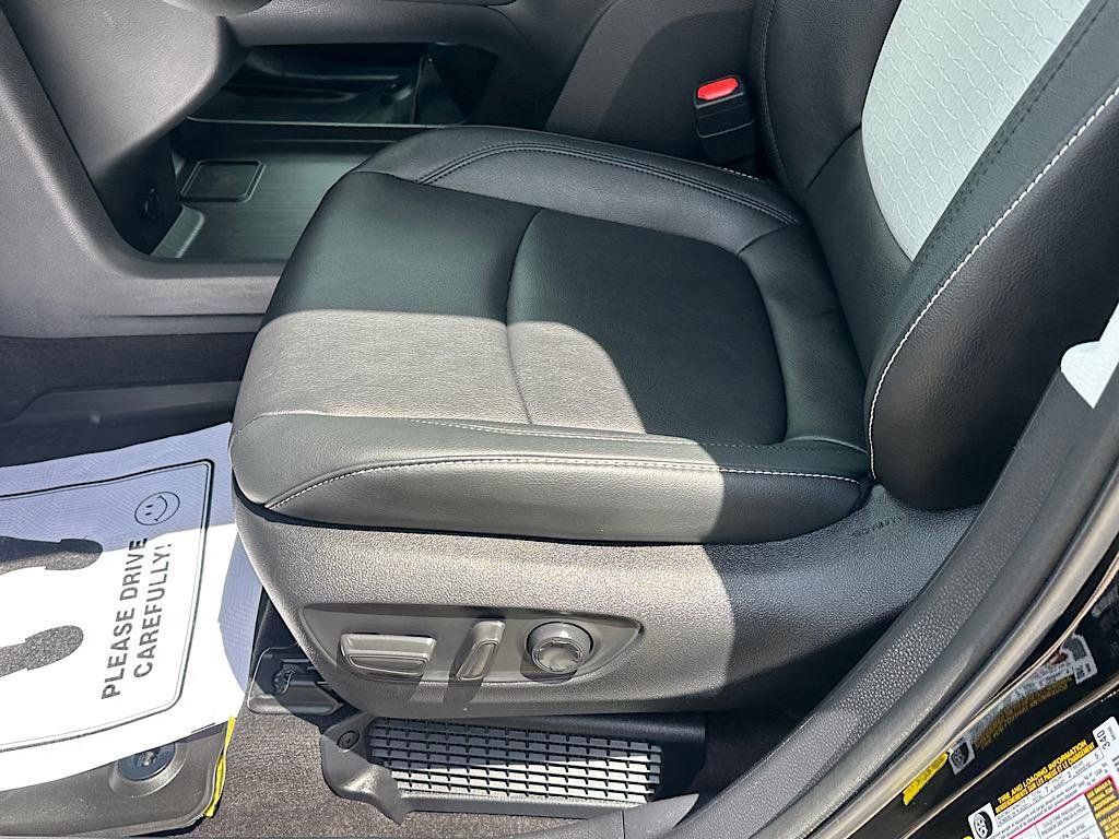 Used 2025 Toyota Sienna XSE AWD/4WD image 11