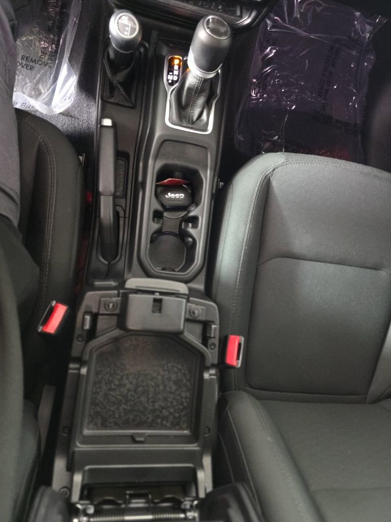 Used 2022 Jeep Wrangler Unlimited Sport AWD/4WD image 26