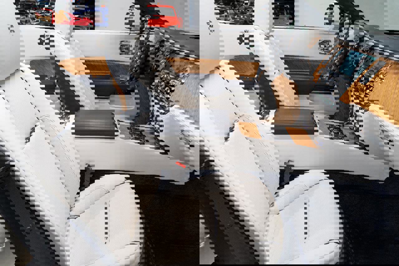 Used 2016 Rolls-Royce Dawn image 12