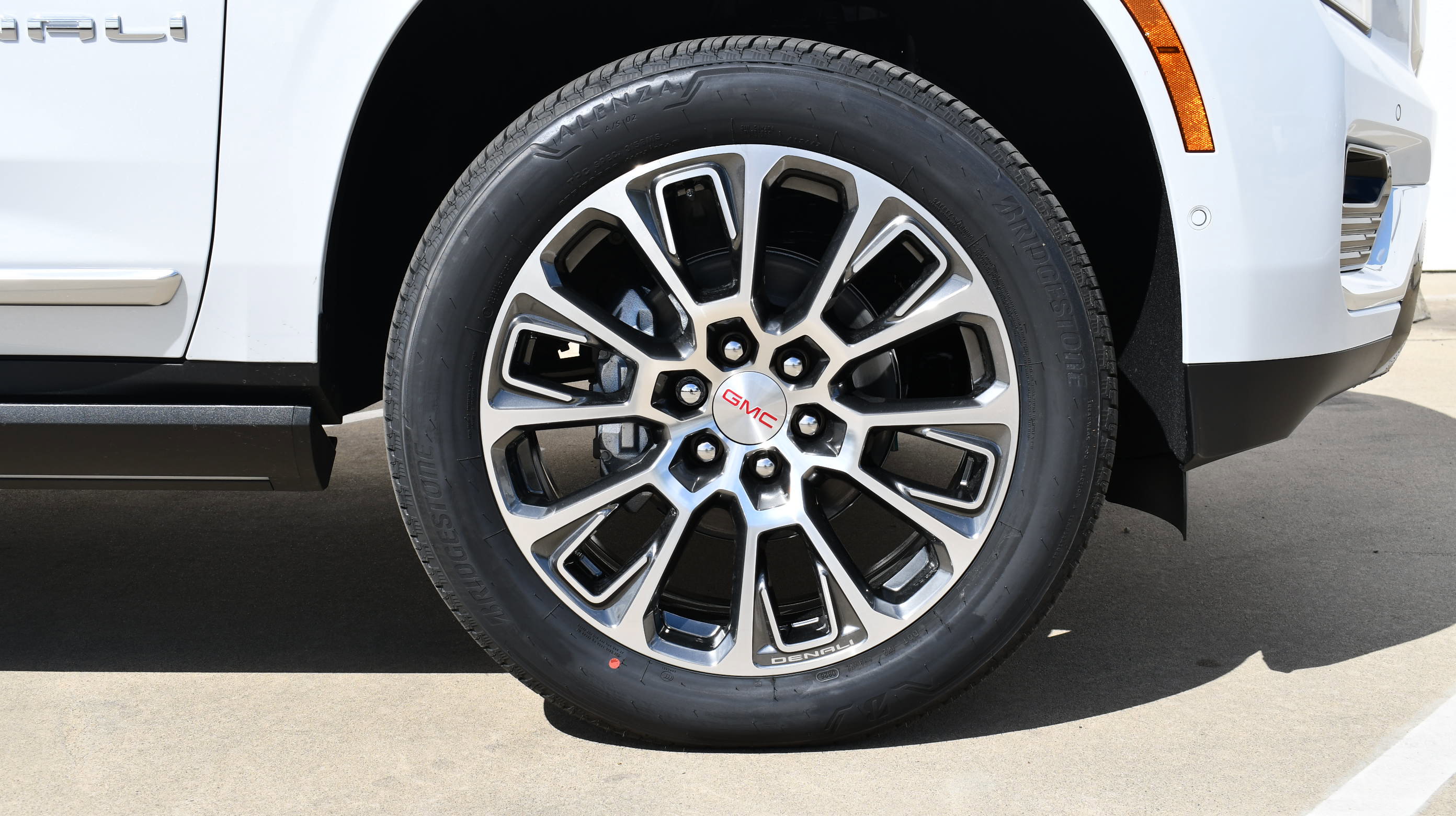 New 2026 GMC Yukon XL Denali AWD/4WD image 4