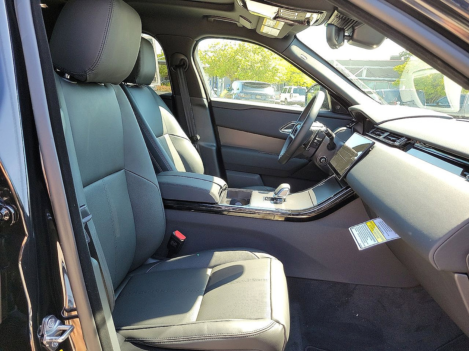 New 2025 Land Rover Range Rover Velar Dynamic SE image 26