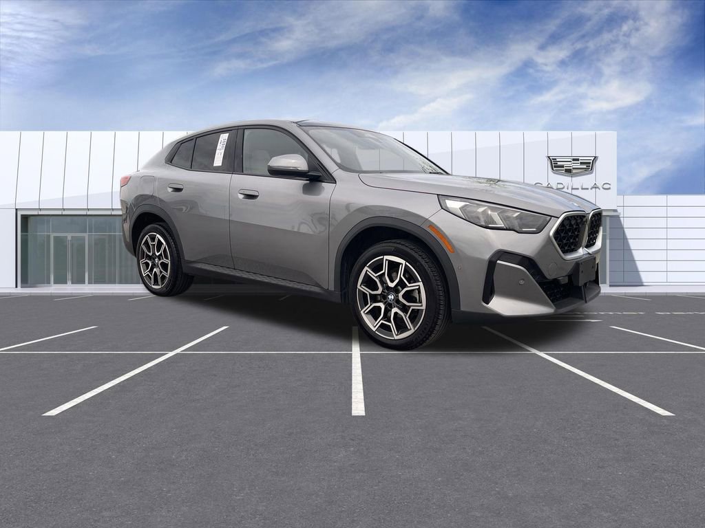 Used 2025 BMW X2 xDrive28i AWD/4WD image 2